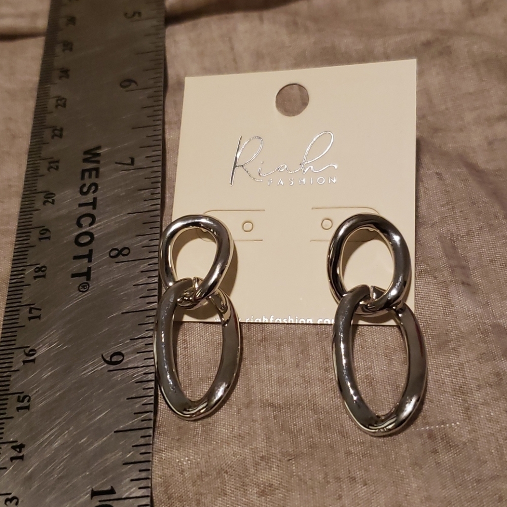 Chain post earrings 💥